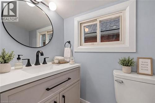 24 East 24Th Street, Hamilton, ON - Indoor Photo Showing Bathroom