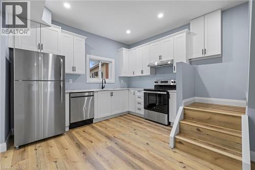 24 East 24Th Street, Hamilton, ON - Indoor Photo Showing Kitchen