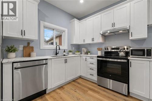 24 East 24Th Street, Hamilton, ON - Indoor Photo Showing Kitchen
