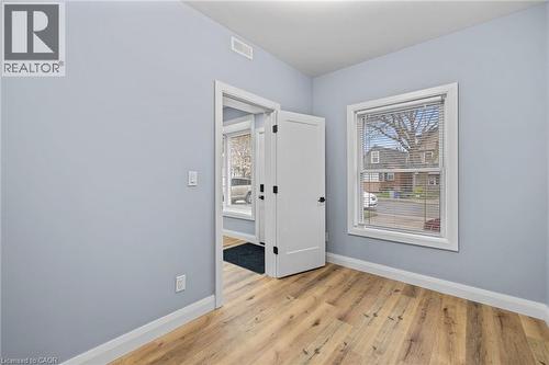 24 East 24Th Street, Hamilton, ON - Indoor Photo Showing Other Room