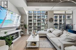 715 - 399 ADELAIDE STREET W Toronto, ON M5V 1S1