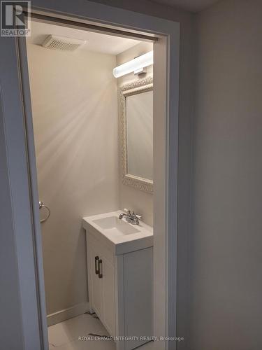 powder room ensuite - 2748 Moncton Road, Ottawa, ON - Indoor Photo Showing Bathroom