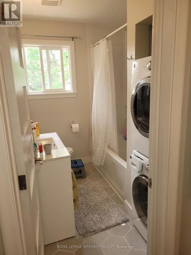 upper level apt  bathroom - 2748 Moncton Road, Ottawa, ON - Indoor Photo Showing Laundry Room