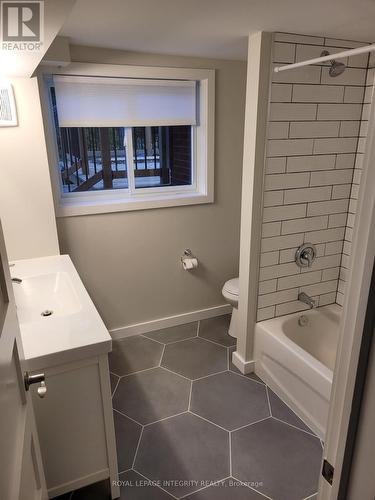 basement apartment bathroom - 2748 Moncton Road, Ottawa, ON - Indoor Photo Showing Bathroom