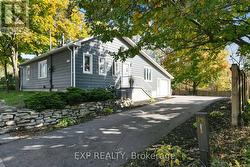 366 DUNDAS STREET E  Hamilton (Waterdown), ON L0R 2H0
