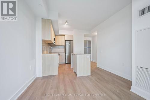 711 - 2088 James Street, Burlington (Brant), ON - Indoor Photo Showing Kitchen