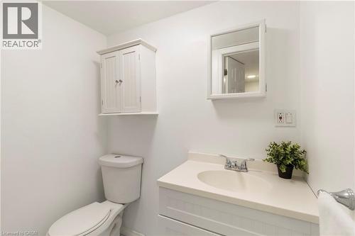 7 Purdy Crescent Unit# 2, Hamilton, ON - Indoor Photo Showing Bathroom