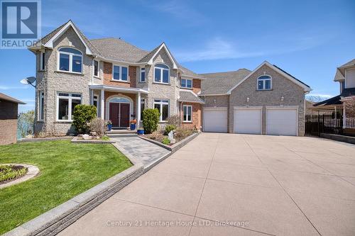 Triple Car Garage with concrete drive - 6 Jacob'S Landing, Grimsby (Grimsby Beach), ON - Outdoor With Facade