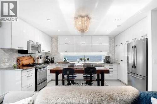 136 Lowes Sideroad, Amherstburg, ON - Indoor Photo Showing Kitchen With Upgraded Kitchen
