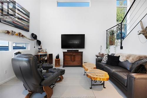 136 Lowes Sideroad, Amherstburg, ON - Indoor Photo Showing Living Room
