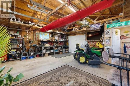 136 Lowes Sideroad, Amherstburg, ON - Indoor Photo Showing Garage