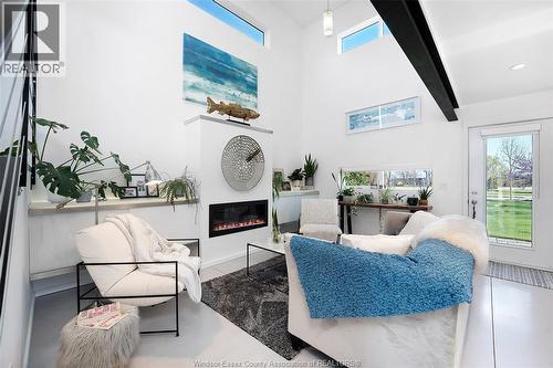136 Lowes Sideroad, Amherstburg, ON - Indoor With Fireplace