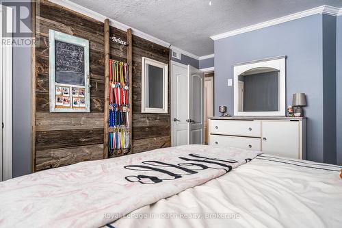 8 Tiny Beaches Road S, Tiny, ON - Indoor Photo Showing Bedroom