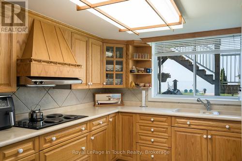 8 Tiny Beaches Road S, Tiny, ON - Indoor Photo Showing Kitchen