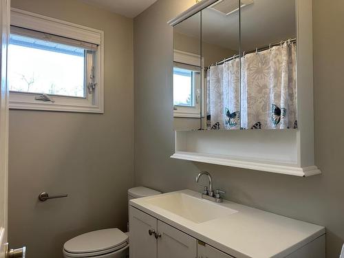 537 Parkway Drive, Thunder Bay, ON - Indoor Photo Showing Bathroom