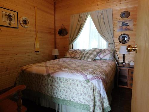 Lot 4 Hoffstrom'S Bay, Thunder Lake, ON - Indoor Photo Showing Bedroom