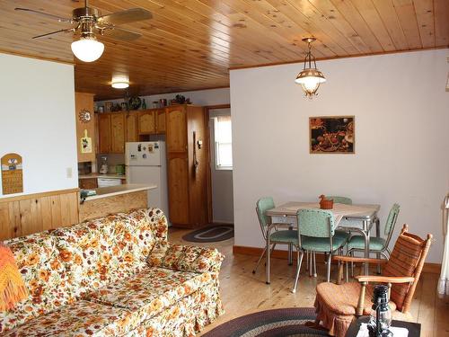 93 Stintzi Dr E, Morson, ON - Indoor Photo Showing Other Room
