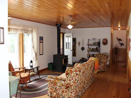 93 Stintzi Dr E, Morson, ON - Indoor Photo Showing Other Room
