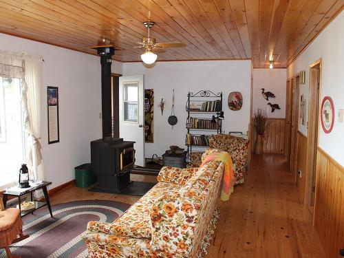 93 Stintzi Dr E, Morson, ON - Indoor Photo Showing Other Room