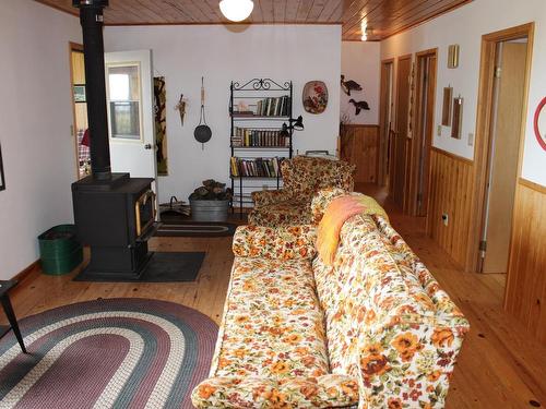 93 Stintzi Dr E, Morson, ON - Indoor