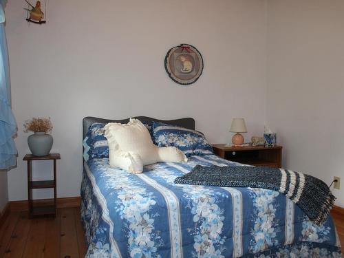 93 Stintzi Dr E, Morson, ON - Indoor Photo Showing Bedroom