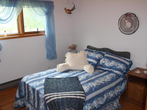 93 Stintzi Dr E, Morson, ON - Indoor Photo Showing Bedroom