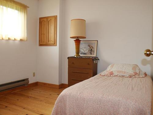 93 Stintzi Dr E, Morson, ON - Indoor Photo Showing Bedroom