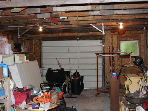 93 Stintzi Dr E, Morson, ON - Indoor Photo Showing Garage