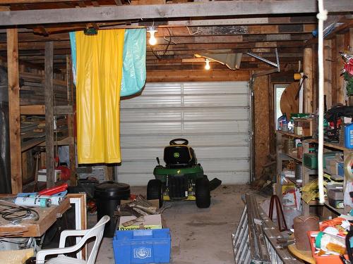 93 Stintzi Dr E, Morson, ON - Indoor Photo Showing Garage