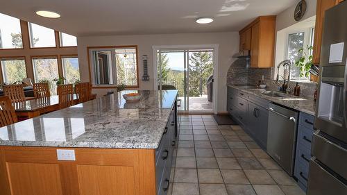 45 Trickle Ridge Place, Kimberley, BC - Indoor Photo Showing Kitchen With Upgraded Kitchen