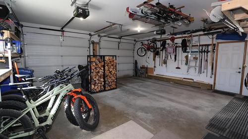 45 Trickle Ridge Place, Kimberley, BC - Indoor Photo Showing Garage