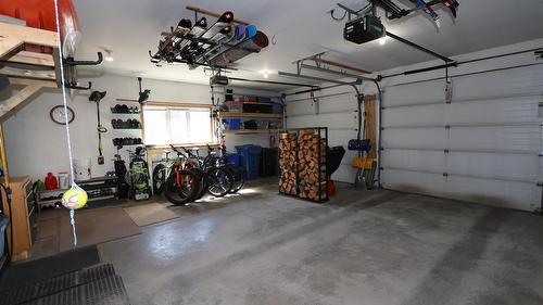 45 Trickle Ridge Place, Kimberley, BC - Indoor Photo Showing Garage