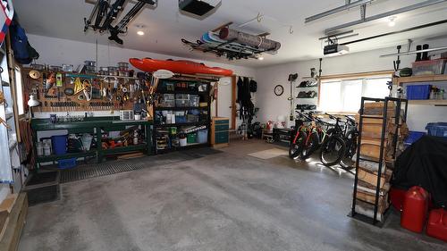 45 Trickle Ridge Place, Kimberley, BC - Indoor Photo Showing Garage