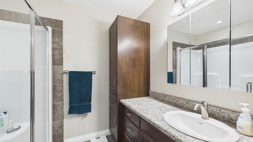 708 22Nd Avenue, Cranbrook, BC - Indoor Photo Showing Bathroom