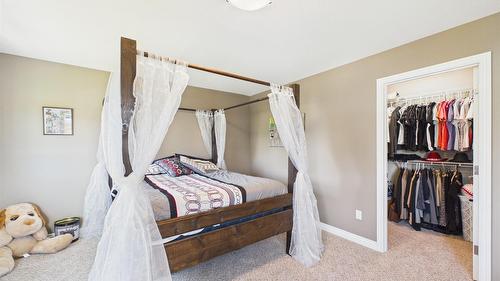 708 22Nd Avenue, Cranbrook, BC - Indoor Photo Showing Bedroom