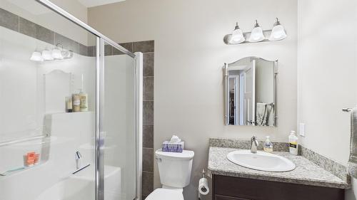 708 22Nd Avenue, Cranbrook, BC - Indoor Photo Showing Bathroom