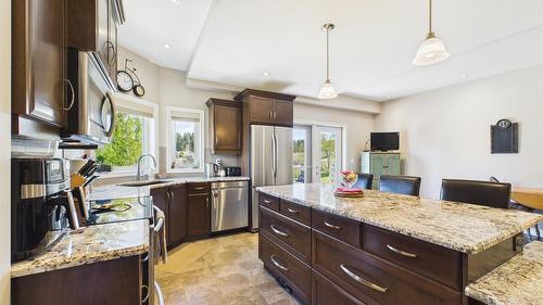 708 22Nd Avenue, Cranbrook, BC - Indoor Photo Showing Kitchen With Upgraded Kitchen