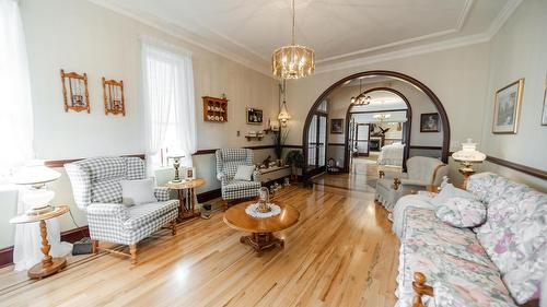 120 Wattsville Road, Cranbrook, BC - Indoor Photo Showing Living Room