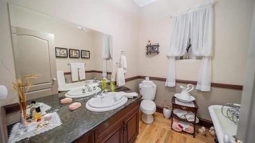 120 Wattsville Road, Cranbrook, BC - Indoor Photo Showing Bathroom