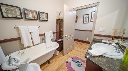 120 Wattsville Road, Cranbrook, BC - Indoor Photo Showing Bathroom