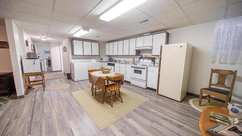 120 Wattsville Road, Cranbrook, BC - Indoor Photo Showing Kitchen