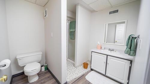 120 Wattsville Road, Cranbrook, BC - Indoor Photo Showing Bathroom