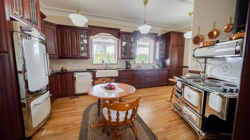 120 Wattsville Road, Cranbrook, BC - Indoor Photo Showing Kitchen