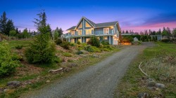 6481 Eagles Dr Courtenay, BC V9J 1V4