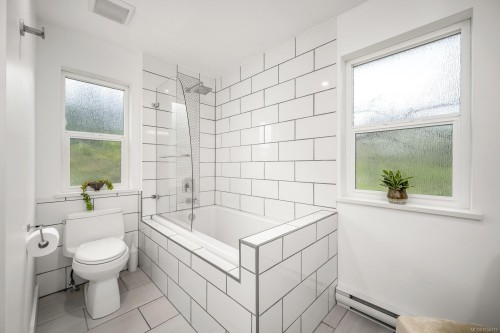 6481 Eagles Dr, Courtenay, BC 