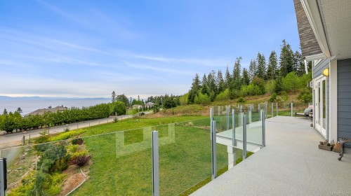 6481 Eagles Dr, Courtenay, BC 