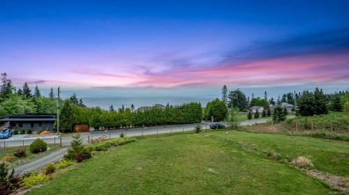6481 Eagles Dr, Courtenay, BC 
