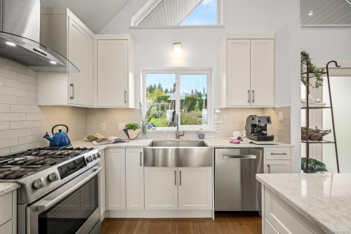 6481 Eagles Dr, Courtenay, BC 