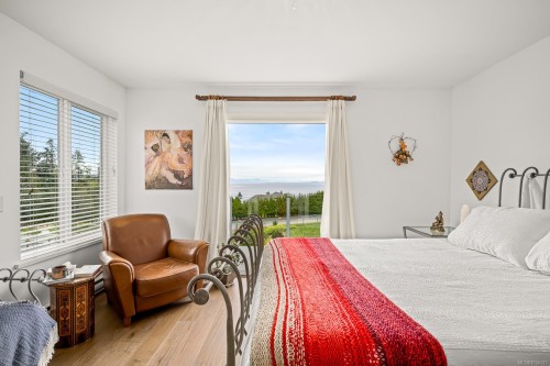 6481 Eagles Dr, Courtenay, BC 