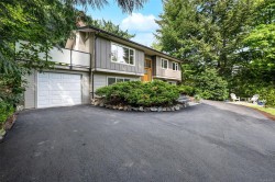 5222 Beckton Rd Saanich, BC V8Y 2C1